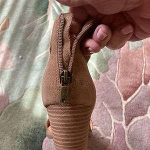Size 9 Lucky Brand dress sandals. Never worn